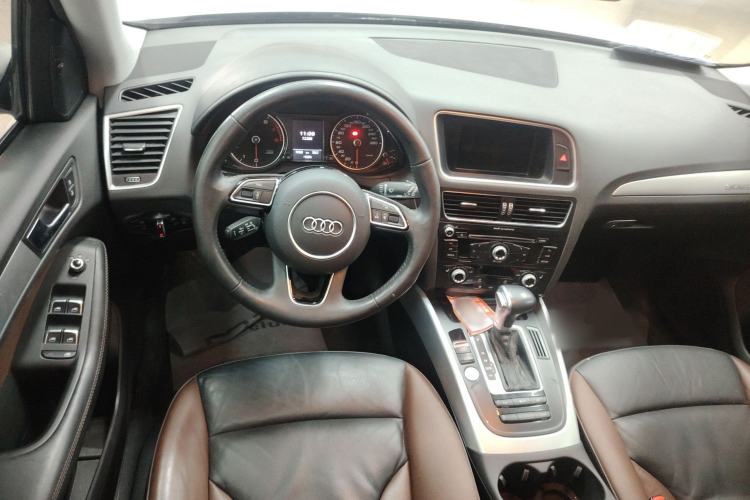 Used Audi Q5 2018 Collector's Edition 40 TFSI Technology Model Steering Wheel
