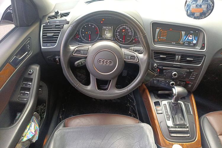 Used Audi Q5 2018 Collector's Edition 40 TFSI Ambition Model Steering Wheel