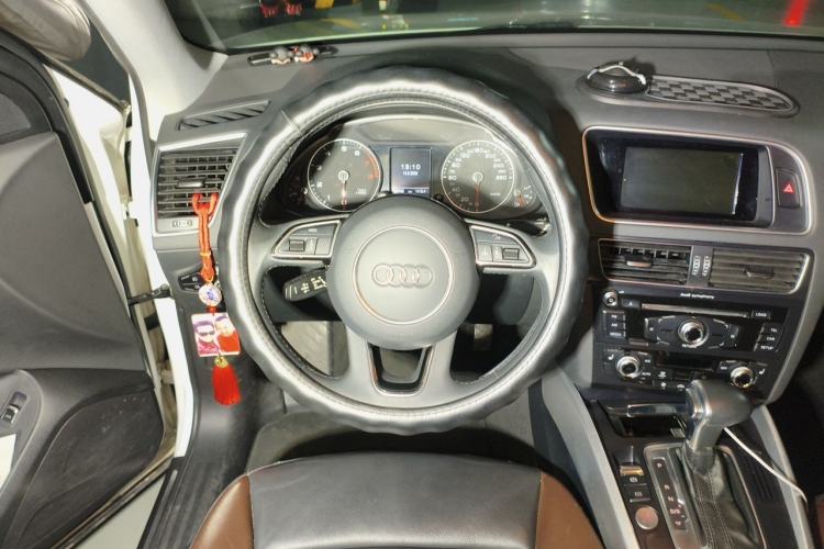 Used Audi Q5 2018 Collector's Edition 40 TFSI Technology Model Steering Wheel