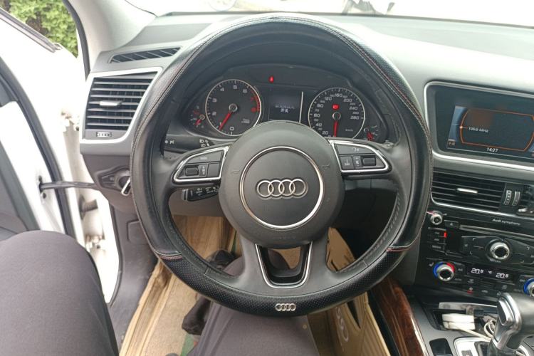 Used Audi Q5 2018 Collector's Edition 40 TFSI Technology Model Steering Wheel