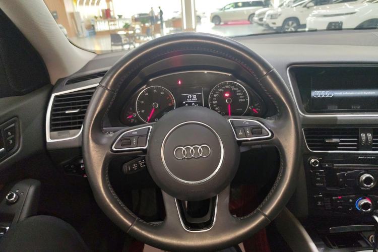 Used Audi Q5 2018 Collector's Edition 40 TFSI Ambition Model Steering Wheel