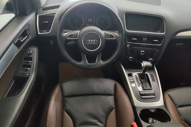 Used Audi Q5 2018 Collector's Edition 40 TFSI Technology Model Steering Wheel