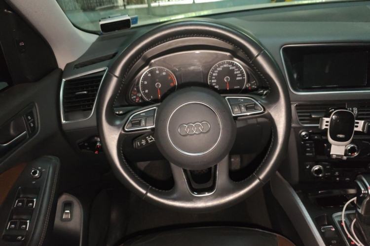 Used Audi Q5 2018 Collector's Edition 40 TFSI Technology Model Steering Wheel