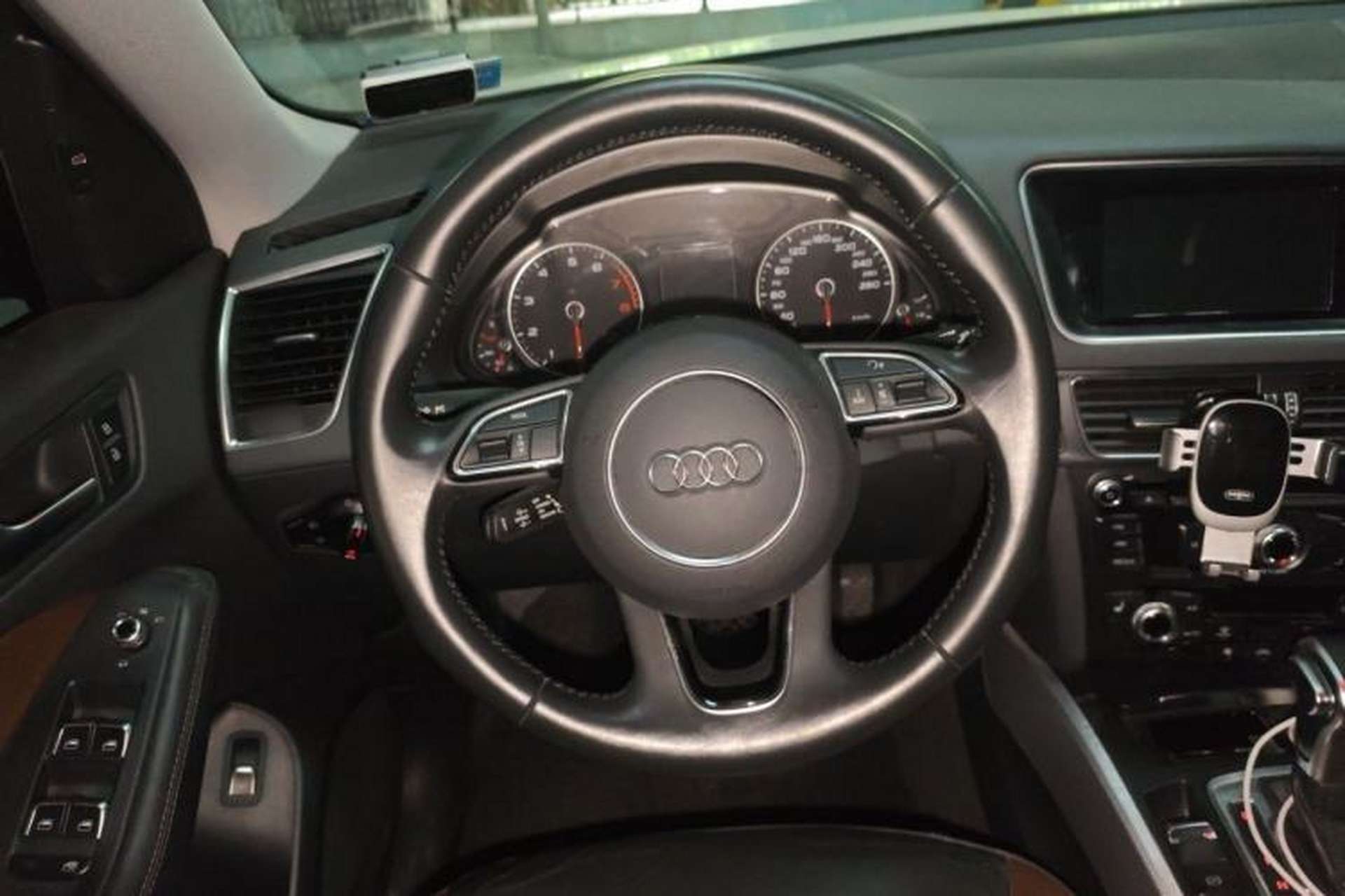 Used Audi Q5 2018 Collector's Edition 40 TFSI Technology Model Steering Wheel