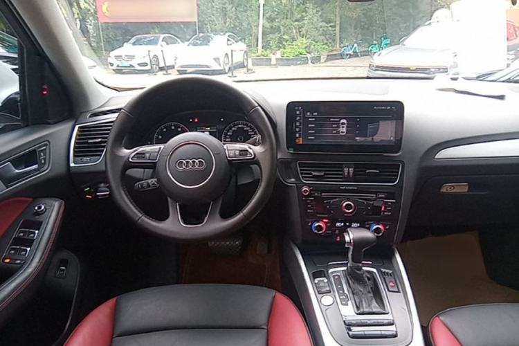 Used Audi Q5 2018 Collector's Edition 40 TFSI Technology Model Steering Wheel