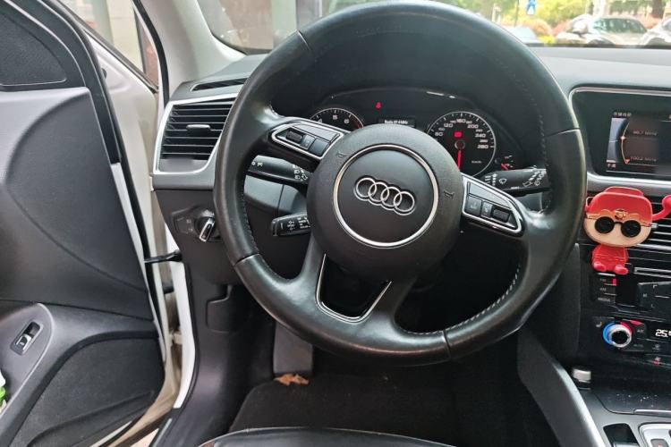 Used Audi Q5 2018 Collector's Edition 40 TFSI Technology Model Steering Wheel