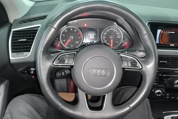 Used Audi Q5 2018 Collector's Edition 40 TFSI Technology Model Steering Wheel