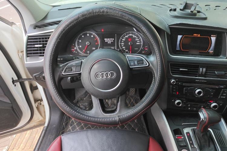 Used Audi Q5 2018 Collector's Edition 40 TFSI Technology Model Steering Wheel