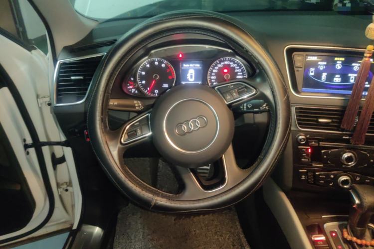Used Audi Q5 2018 Collector's Edition 40 TFSI Technology Model Steering Wheel