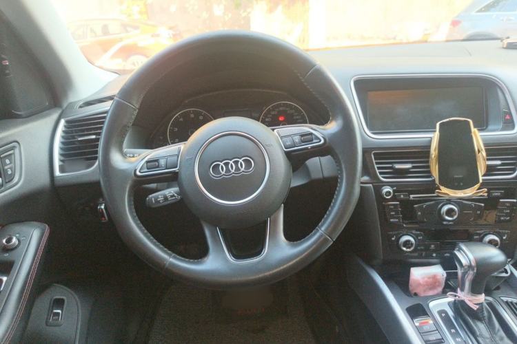 Used Audi Q5 2018 Collector's Edition 40 TFSI Technology Model Steering Wheel