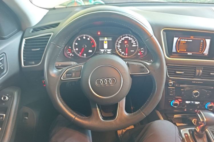 Used Audi Q5 2018 Collector's Edition 40 TFSI Technology Model Steering Wheel