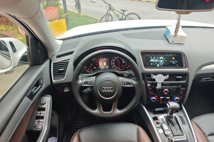 Used Audi Q5 2018 Collector's Edition 40 TFSI Technology Model Steering Wheel