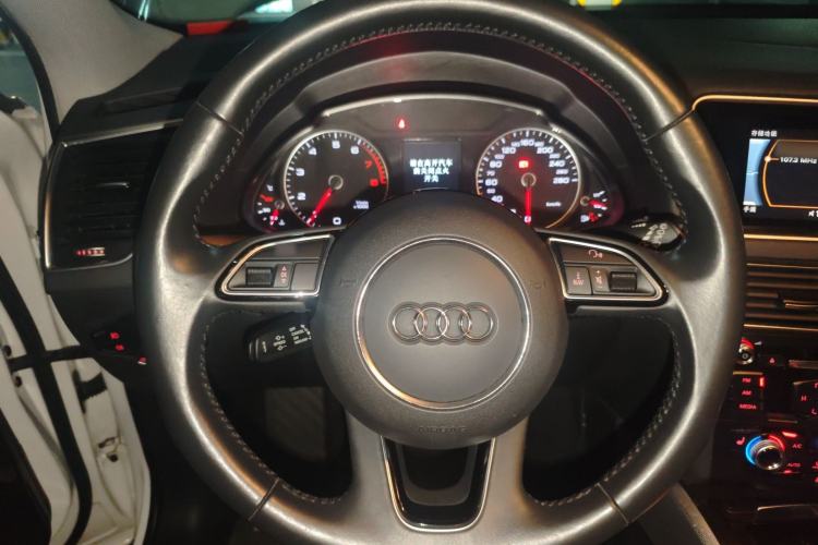 Used Audi Q5 2018 Collector's Edition 40 TFSI Technology Model Steering Wheel