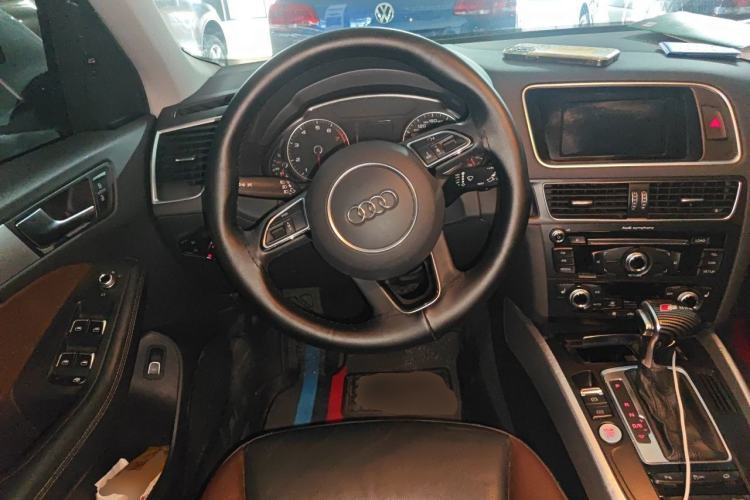 Used Audi Q5 2018 Collector's Edition 40 TFSI Technology Model Steering Wheel