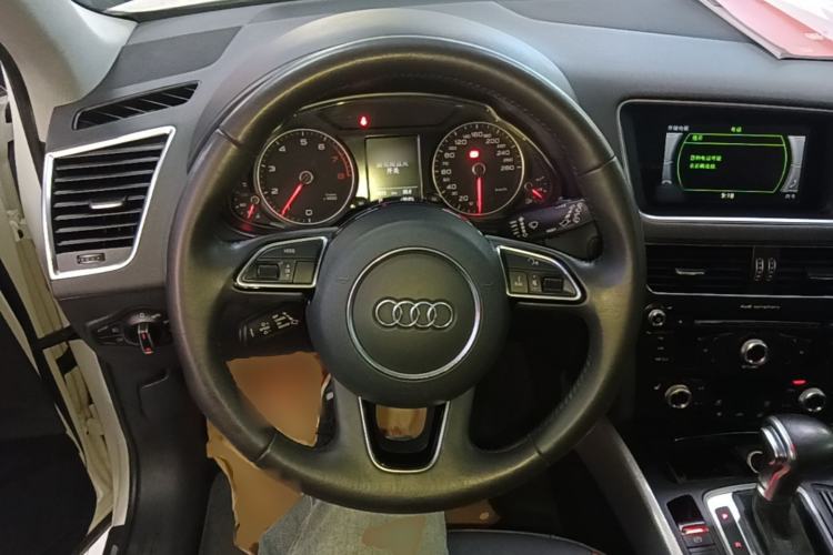Used Audi Q5 2018 Collector's Edition 40 TFSI Technology Model Steering Wheel