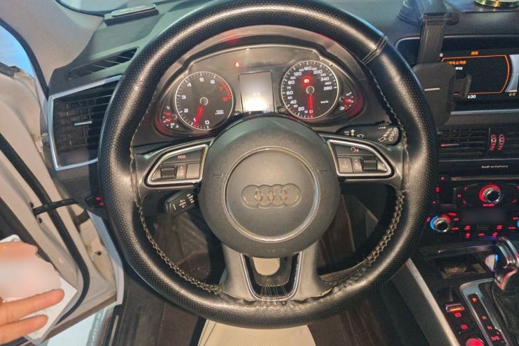Used Audi Q5 2018 Collector's Edition 40 TFSI Technology Model Steering Wheel