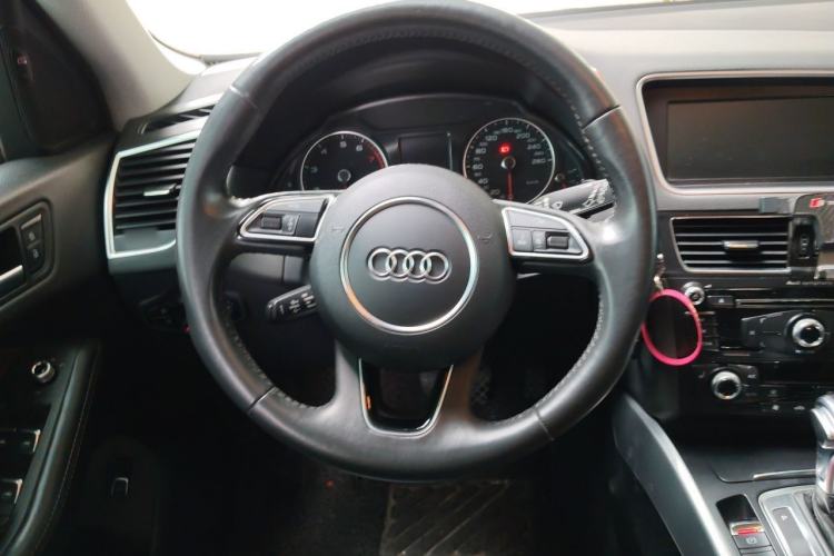 Used Audi Q5 2018 Collector's Edition 40 TFSI Technology Model Steering Wheel