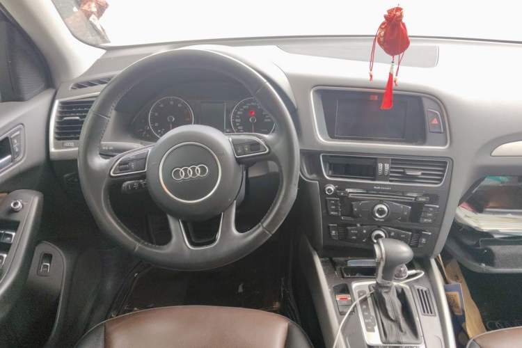 Used Audi Q5 2018 Collector's Edition 40 TFSI Ambition Model Steering Wheel