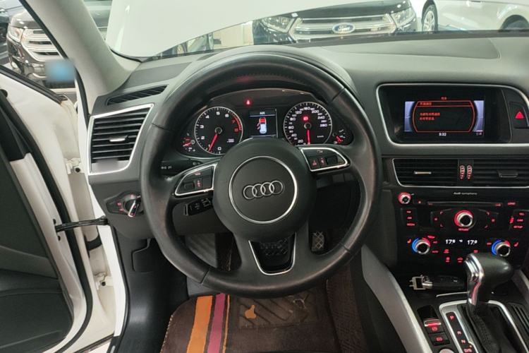 Used Audi Q5 2018 Collector's Edition 40 TFSI Technology Model Steering Wheel