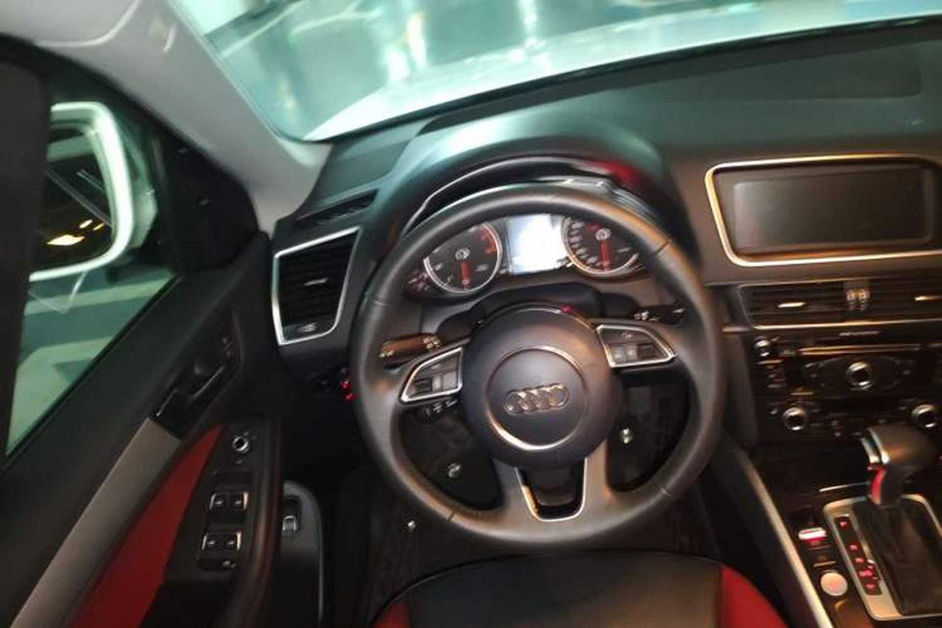 Used Audi Q5 2018 Collector's Edition 40 TFSI Technology Model Steering Wheel