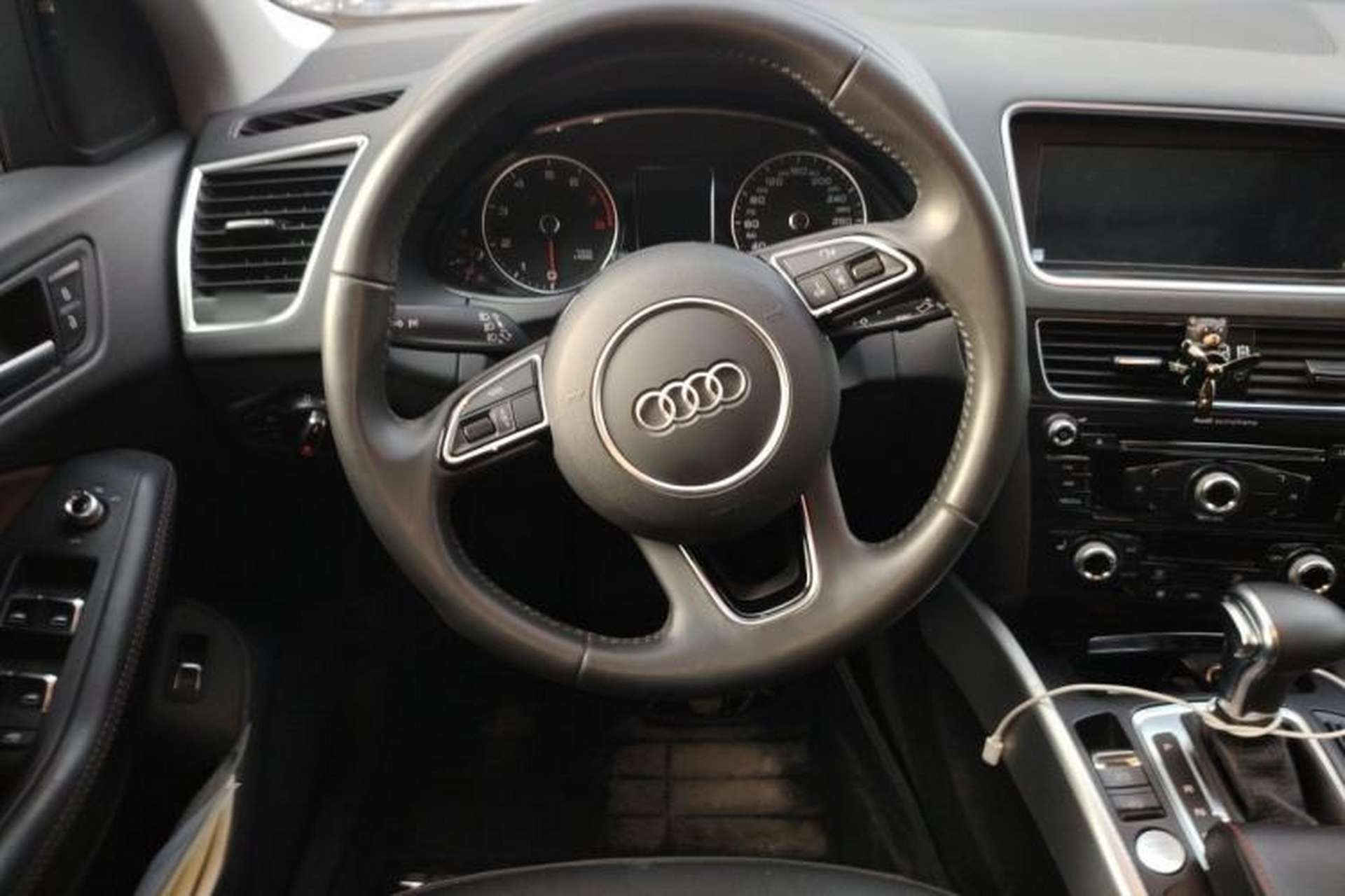 Used Audi Q5 2018 Collector's Edition 40 TFSI Technology Model Steering Wheel