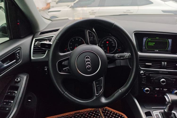 Used Audi Q5 2018 Collector's Edition 40 TFSI Technology Model Steering Wheel