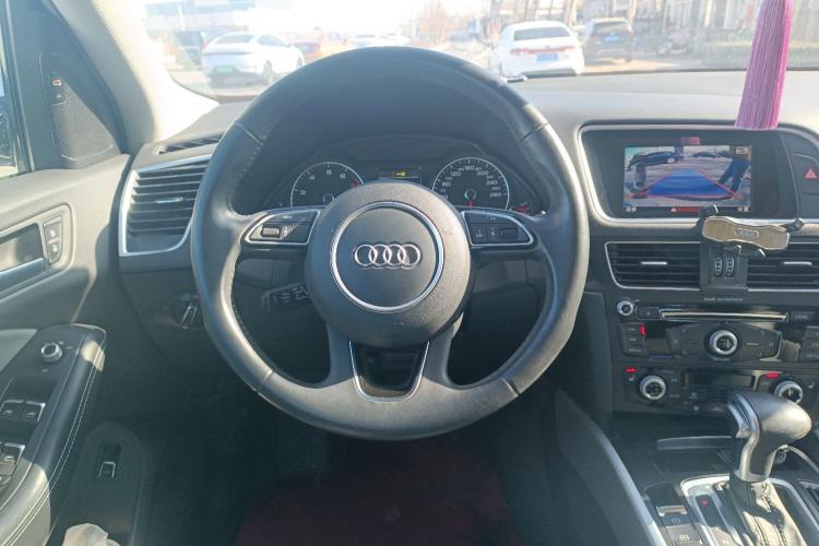 Used Audi Q5 2018 Collector's Edition 40 TFSI Technology Model Steering Wheel
