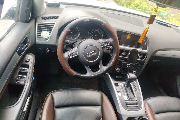 Used Audi Q5 2018 Collector's Edition 40 TFSI Technology Model Steering Wheel