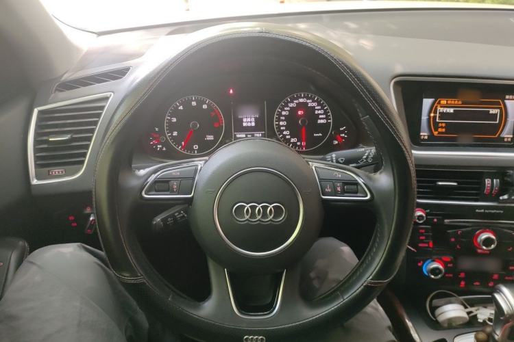 Used Audi Q5 2018 Collector's Edition 40 TFSI Technology Model Steering Wheel