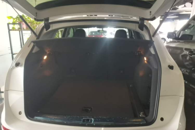Used Audi Q5 2018 Collector's Edition 40 TFSI Ambition Model Trunk