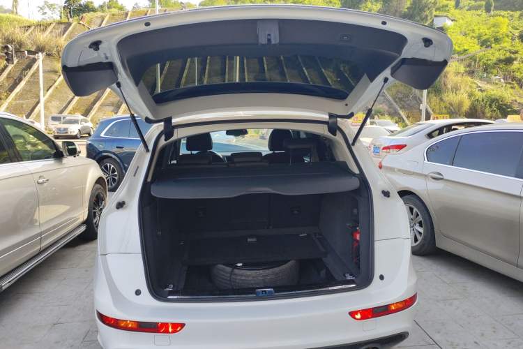 Used Audi Q5 2018 Collector's Edition 40 TFSI Technology Model Trunk