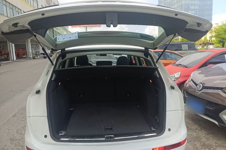 Used Audi Q5 2018 Collector's Edition 40 TFSI Ambition Model Trunk