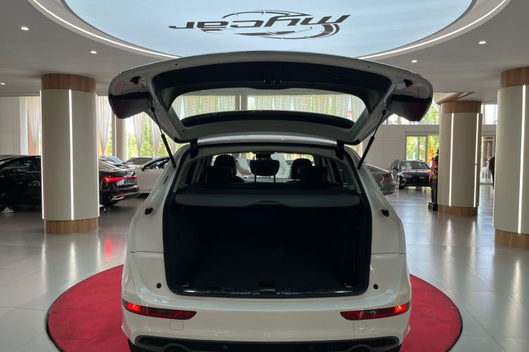 Used Audi Q5 2018 Collector's Edition 40 TFSI Ambition Model Trunk