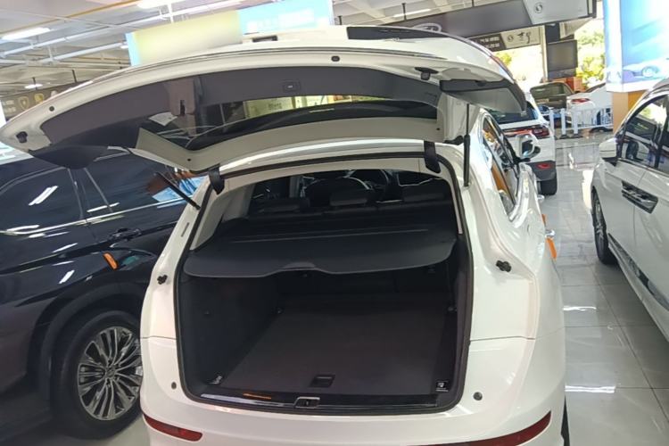 Used Audi Q5 2018 Collector's Edition 40 TFSI Technology Model Trunk