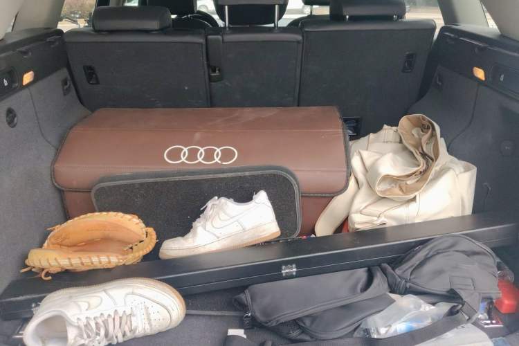 Used Audi Q5 2018 Collector's Edition 40 TFSI Ambition Model Trunk