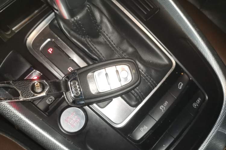Used Audi Q5 2018 Collector's Edition 40 TFSI Technology Model Vehicle Key