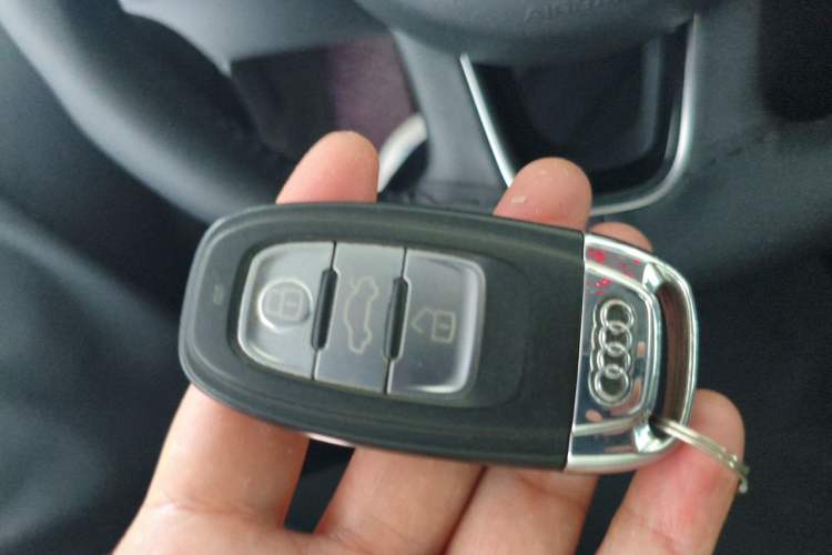 Used Audi Q5 2018 Collector's Edition 40 TFSI Technology Model Vehicle Key