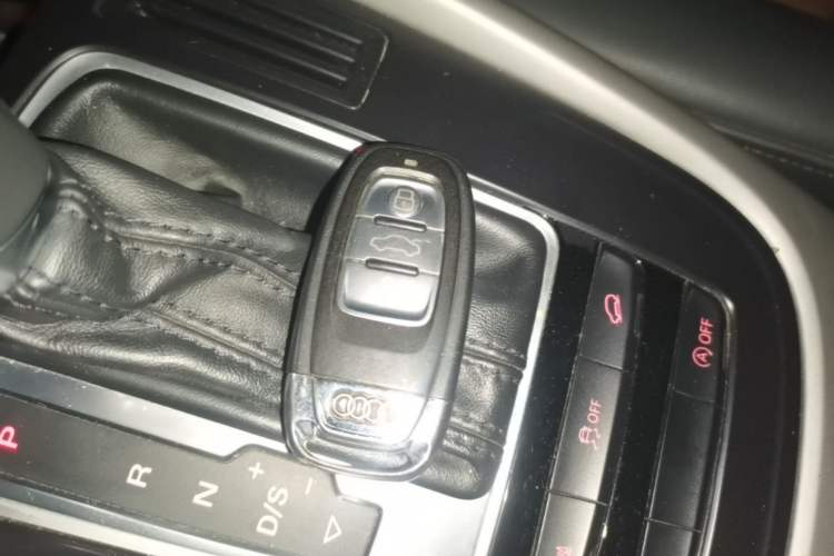 Used Audi Q5 2018 Collector's Edition 40 TFSI Ambition Model Vehicle Key