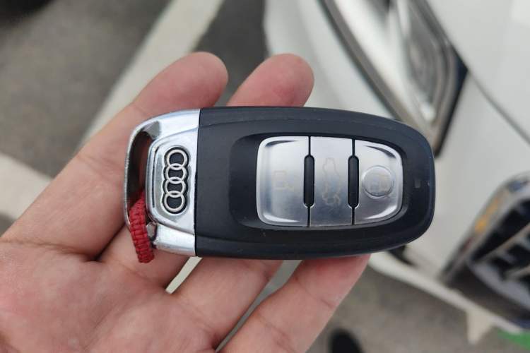 Used Audi Q5 2018 Collector's Edition 40 TFSI Ambition Model Vehicle Key