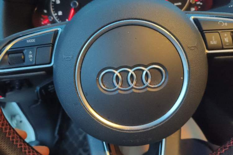 Used Audi Q5 2018 Collector's Edition 40 TFSI Technology Model Vehicle Key