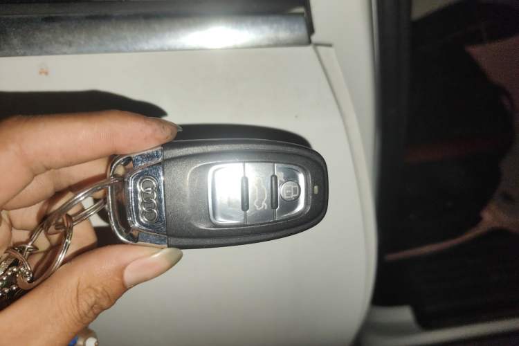 Used Audi Q5 2018 Collector's Edition 40 TFSI Technology Model Vehicle Key