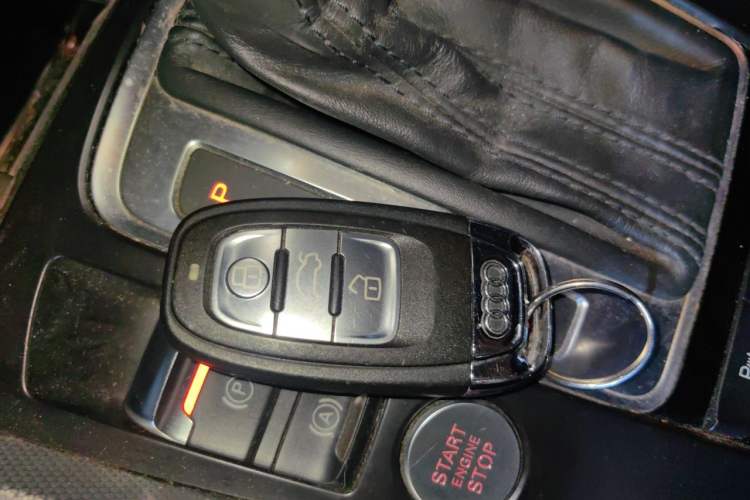 Used Audi Q5 2018 Collector's Edition 40 TFSI Technology Model Vehicle Key