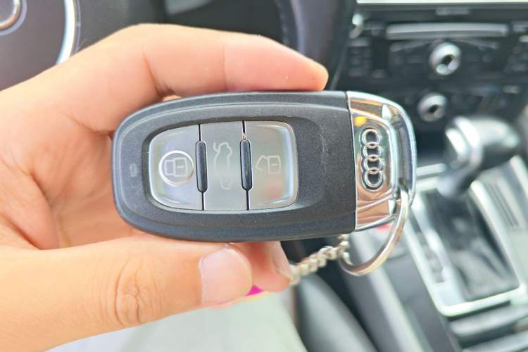 Used Audi Q5 2018 Collector's Edition 40 TFSI Ambition Model Vehicle Key