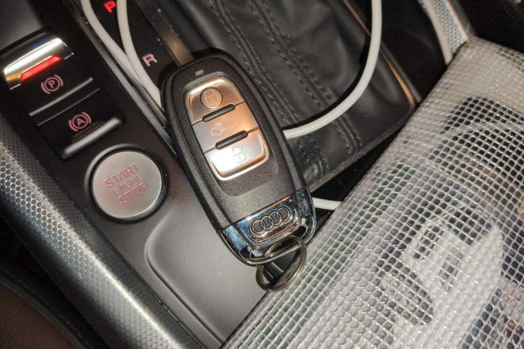 Used Audi Q5 2018 Collector's Edition 40 TFSI Ambition Model Vehicle Key