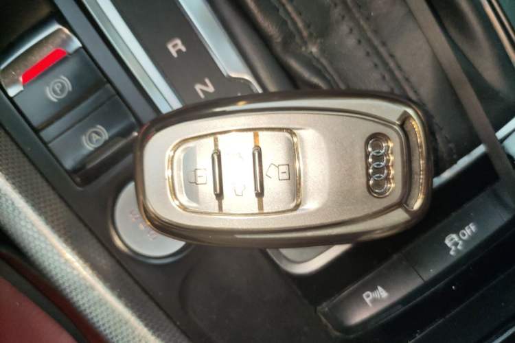Used Audi Q5 2018 Collector's Edition 40 TFSI Technology Model Vehicle Key