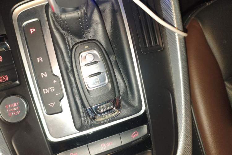 Used Audi Q5 2018 Collector's Edition 40 TFSI Technology Model Vehicle Key