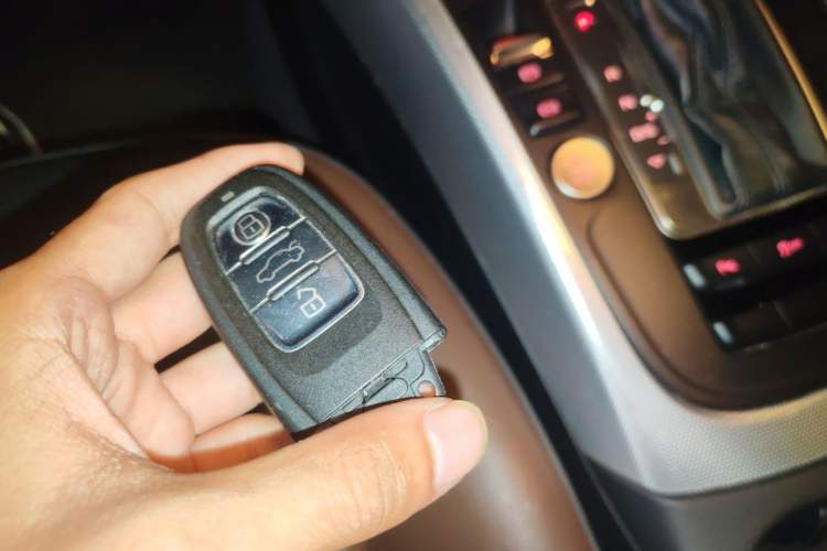 Used Audi Q5 2018 Collector's Edition 40 TFSI Technology Model Vehicle Key