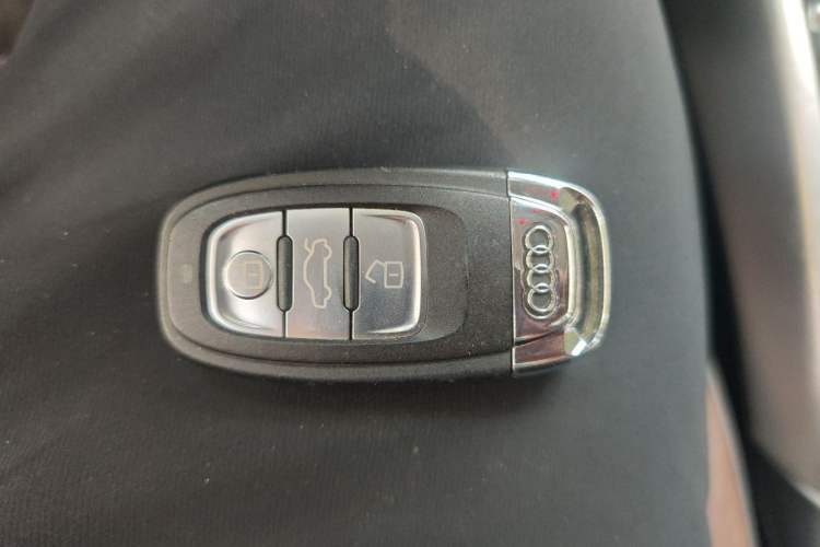 Used Audi Q5 2018 Collector's Edition 40 TFSI Technology Model Vehicle Key