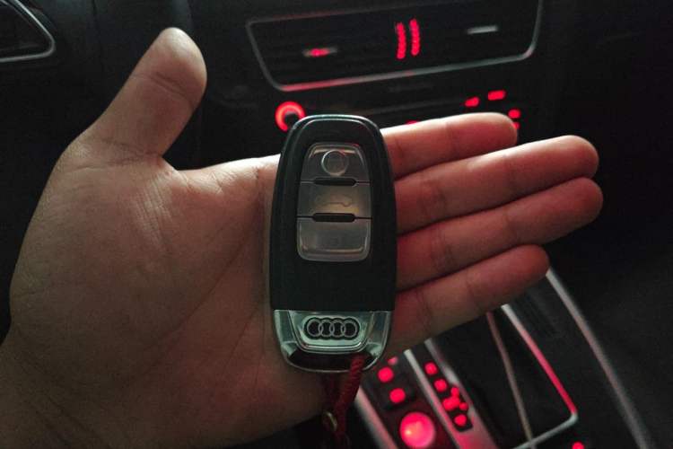 Used Audi Q5 2018 Collector's Edition 40 TFSI Technology Model Vehicle Key
