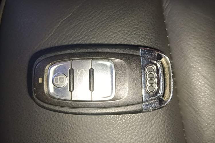 Used Audi Q5 2018 Collector's Edition 40 TFSI Technology Model Vehicle Key